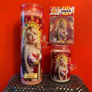 Veladora grande de Divine Stars con diseño de Sabrina Carpenter