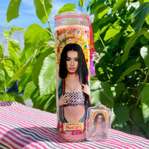 Veladora grande de Divine Stars con diseño de Charli XCX
