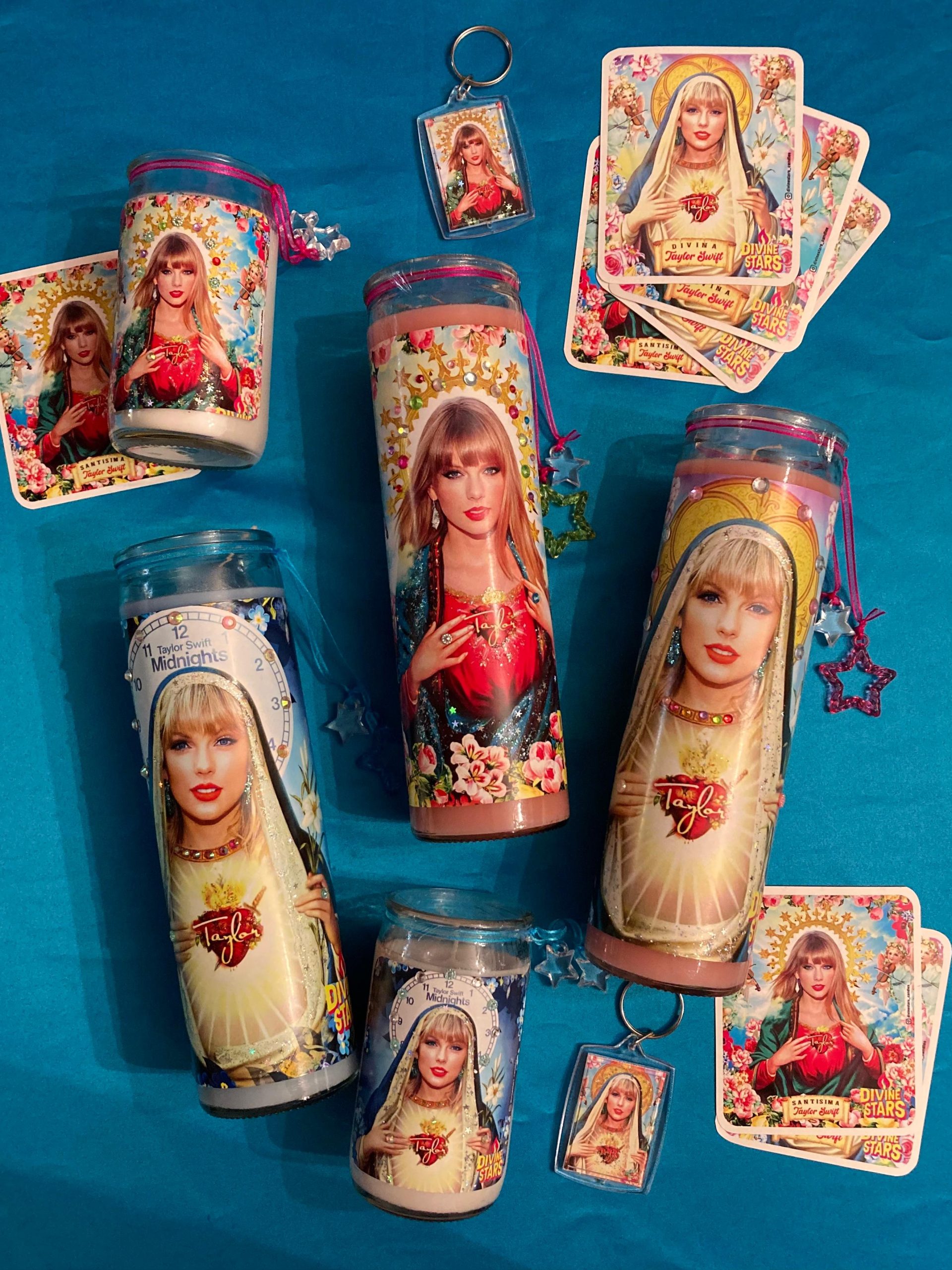 Veladora grande de Divine Stars con diseño de Taylor Swift